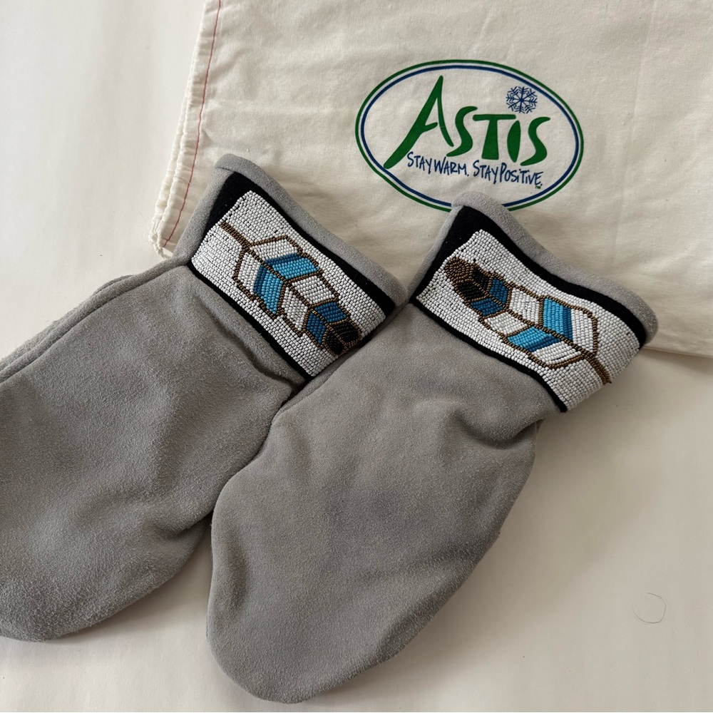 Astis Gray Mittens with Beaded Cuff
